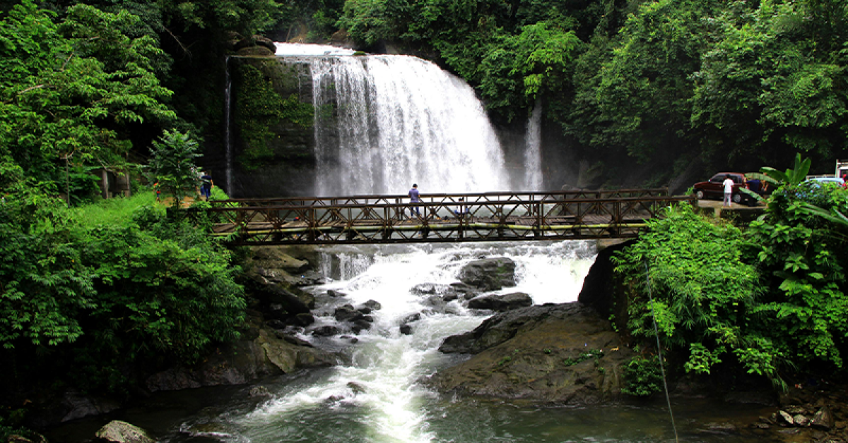 Best-Waterfalls-in-Meghalaya-You-Can’t-Miss 1